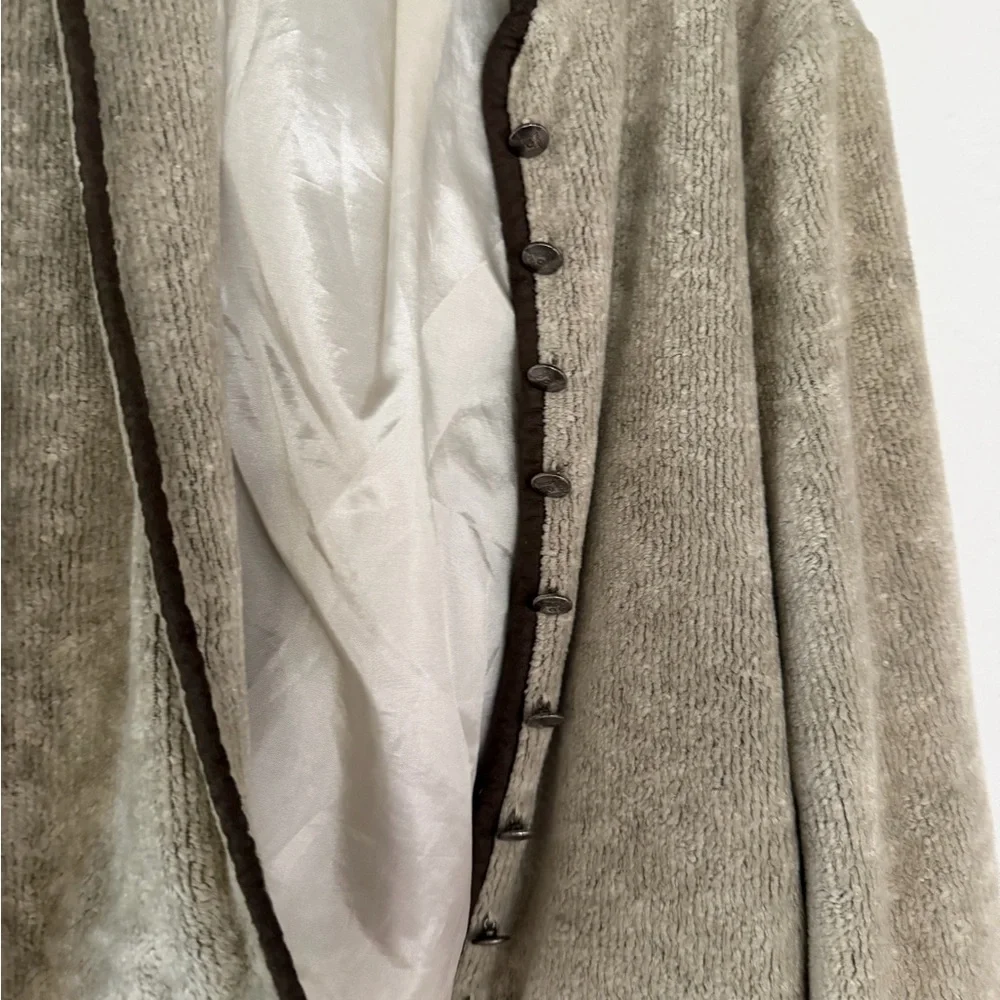 Elegant Beige Button-Up Blazer - Picture 4 of 6